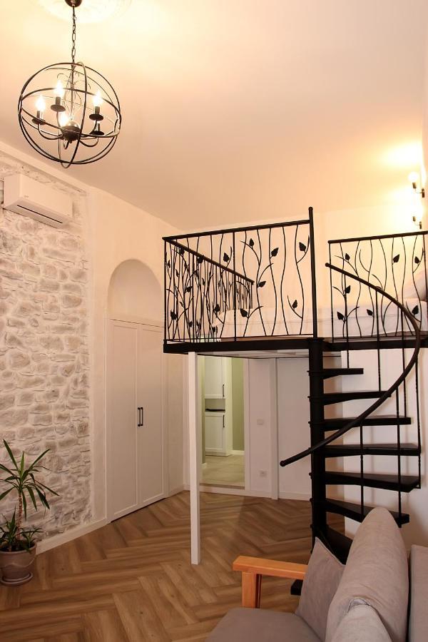 Historical Old City Apartament, Старе Місто , 2 Спальні, Балкон-Тераса, 85 Кв М Каменец-Подольский Номер фото