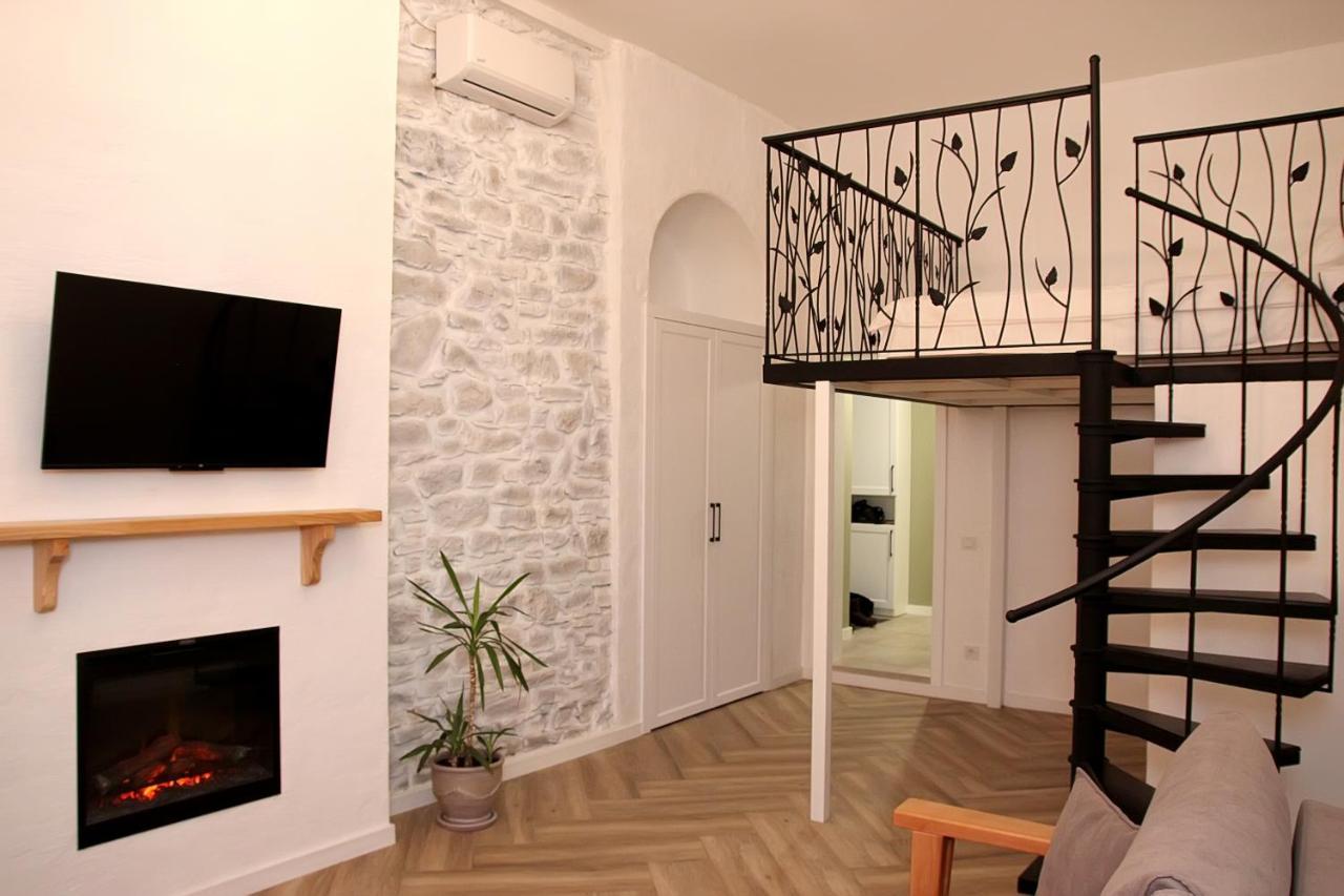 Historical Old City Apartament, Старе Місто , 2 Спальні, Балкон-Тераса, 85 Кв М Каменец-Подольский Номер фото